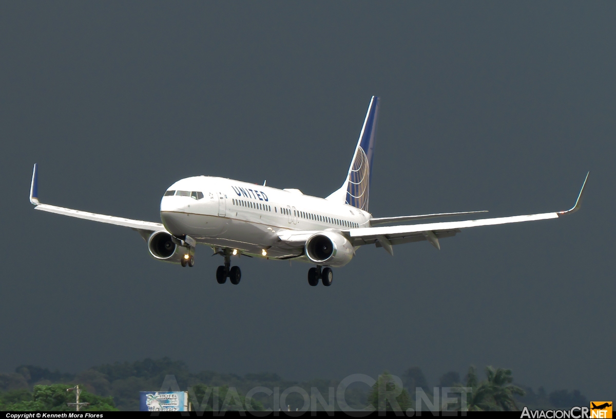 N36207 - Boeing 737-824 - United Airlines