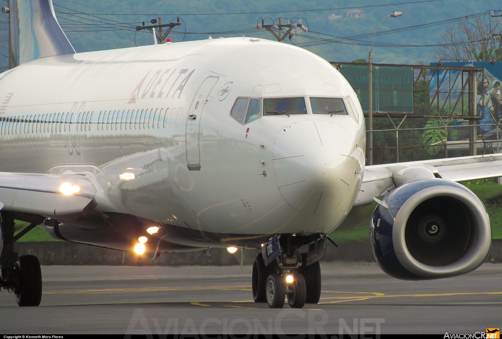 N372DA - Boeing 737-832 - Delta Air Lines