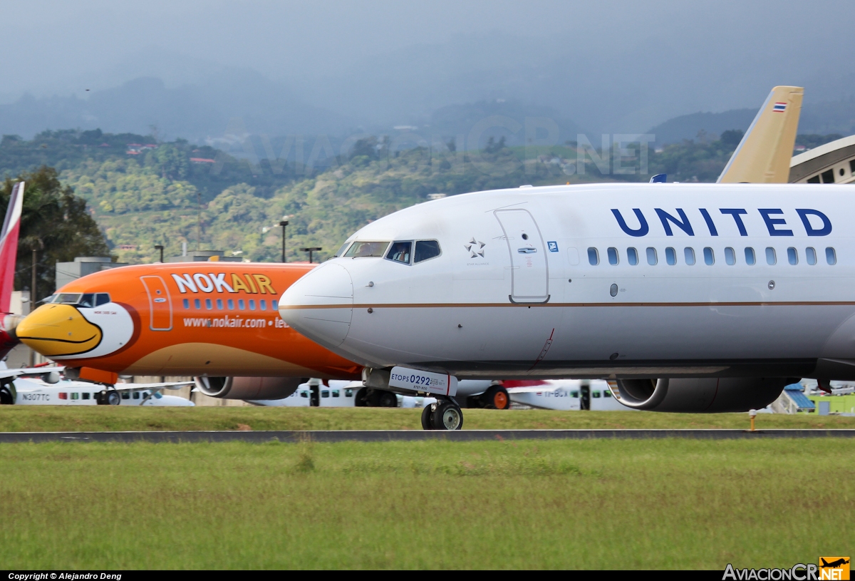 N33292 - Boeing 737-824 - United Airlines