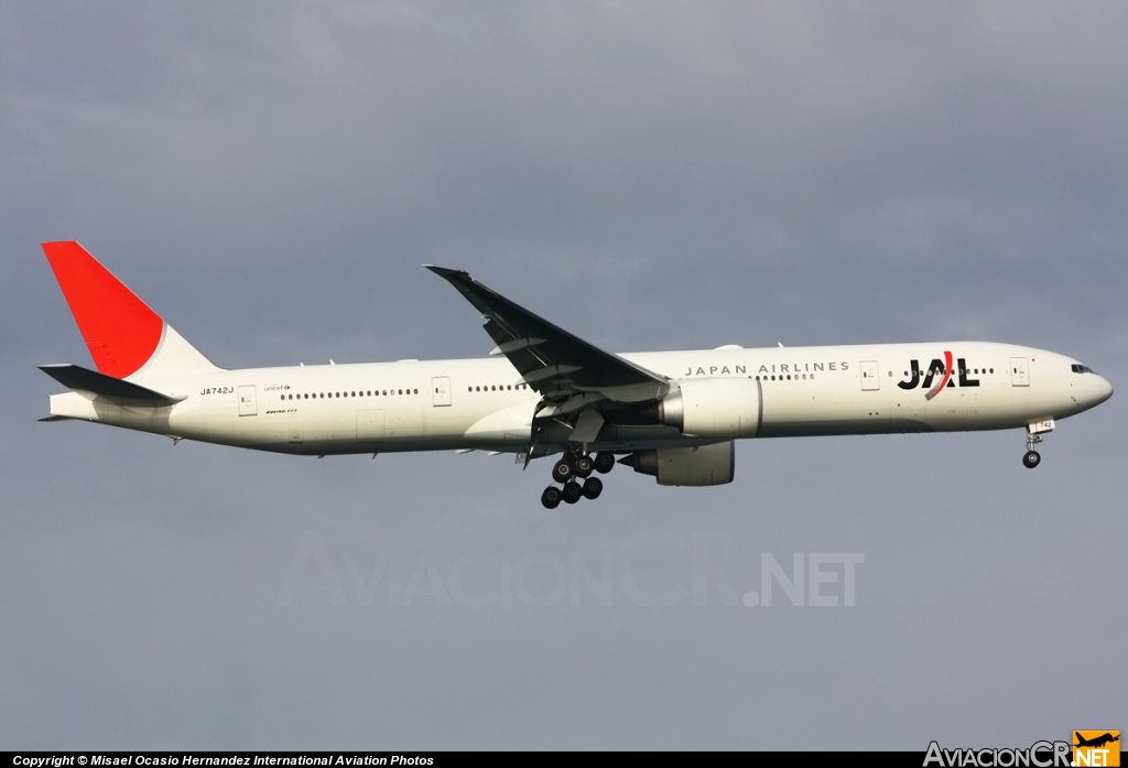 JA742J - Boeing 777-346/ER - Japan Airlines