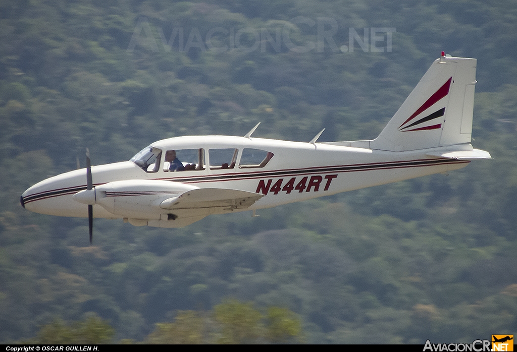 N444RT - Piper PA-23-250 Aztec F - Privado