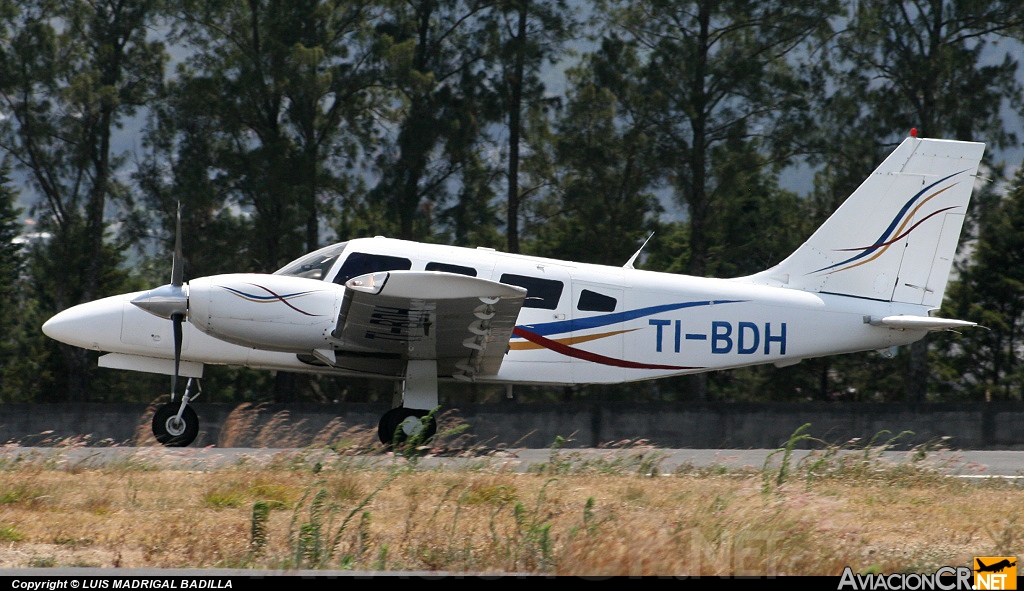 TI-BDH - Piper PA-34-200T Seneca - Privado