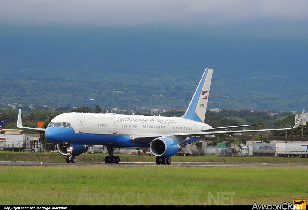 90004 - Boeing C-32A (757-2G4) - U.S. Air Force