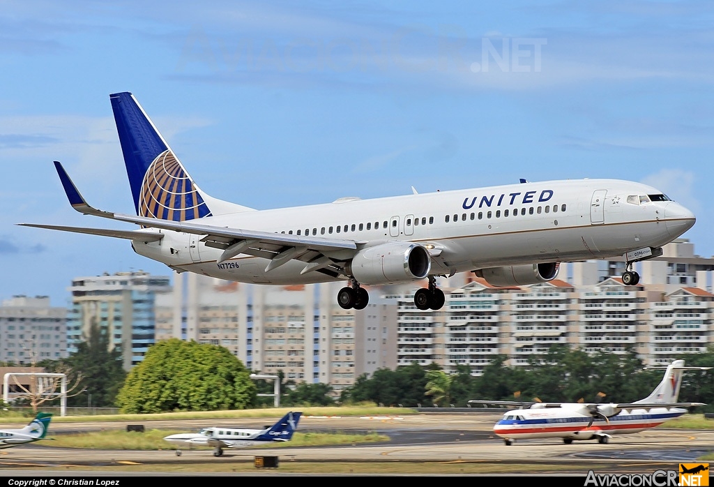 N77296 - Boeing 737-824 - United Airlines