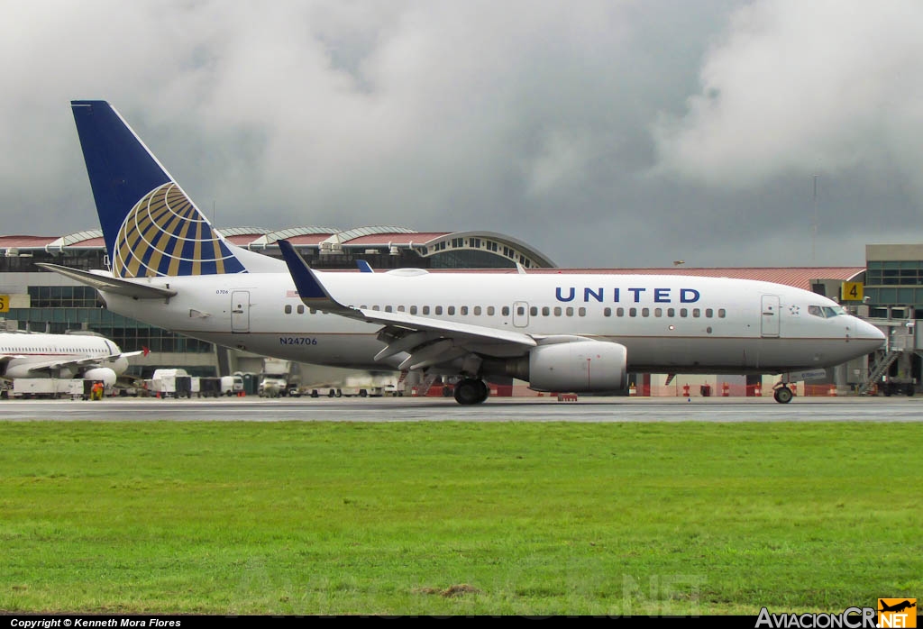 N24706 - Boeing 737-700 - United Airlines