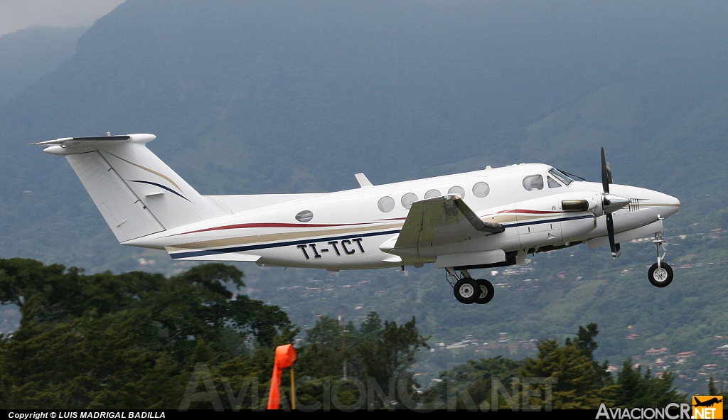 TI-TCT - Beechcraft Super King Air B200 - Privado (Teletica)
