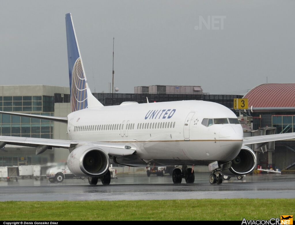 N16217 - Boeing 737-824 - United Airlines