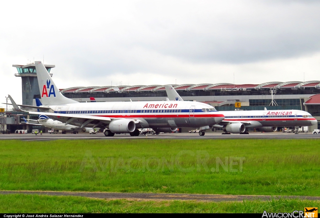 N867NN - Boeing 737-823 - American Airlines