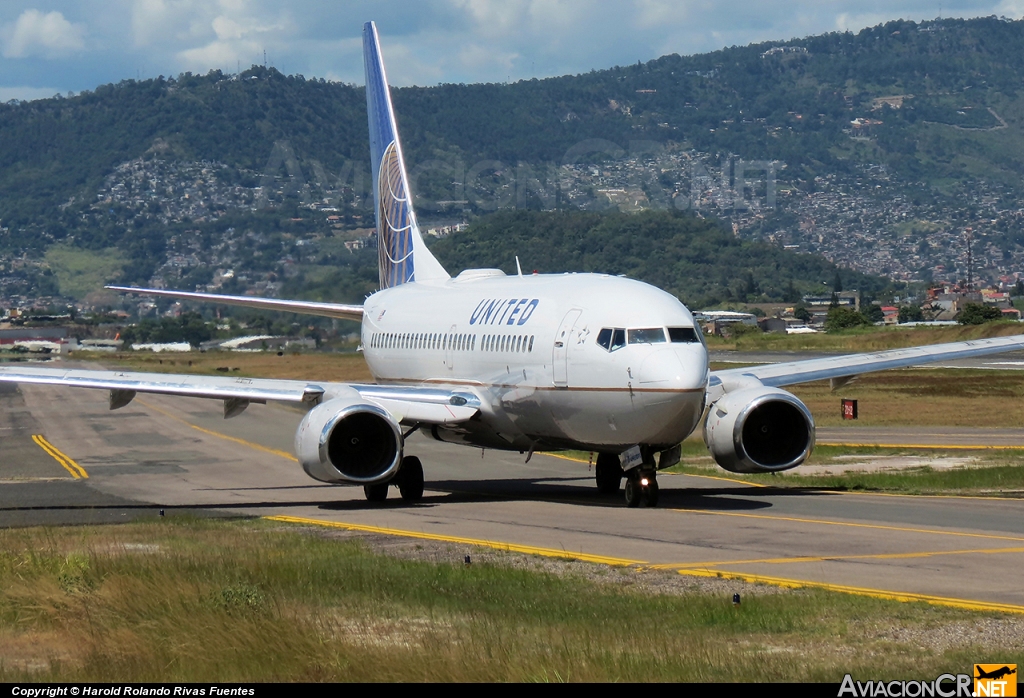 N14704 - Boeing 737-724 - United Airlines