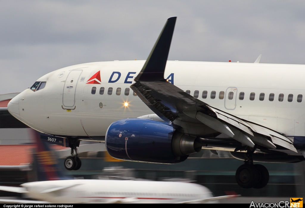 N307DQ - Boeing 737-732 - Delta Air Lines