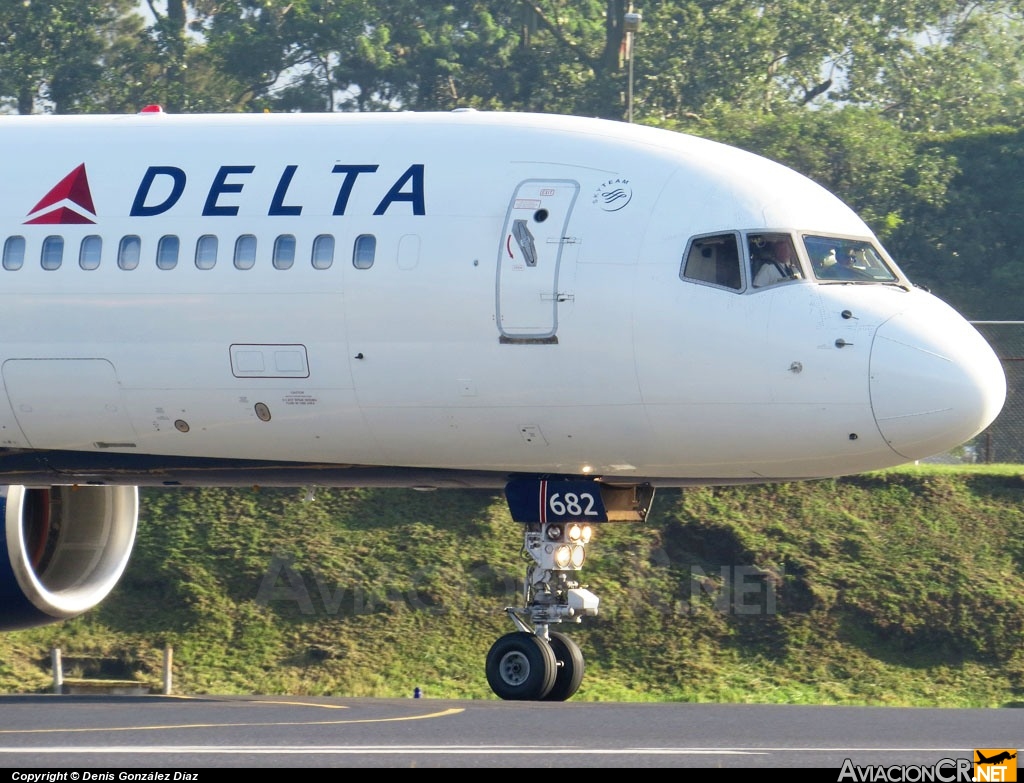 N682DA - Boeing 757-232 - Delta Airlines