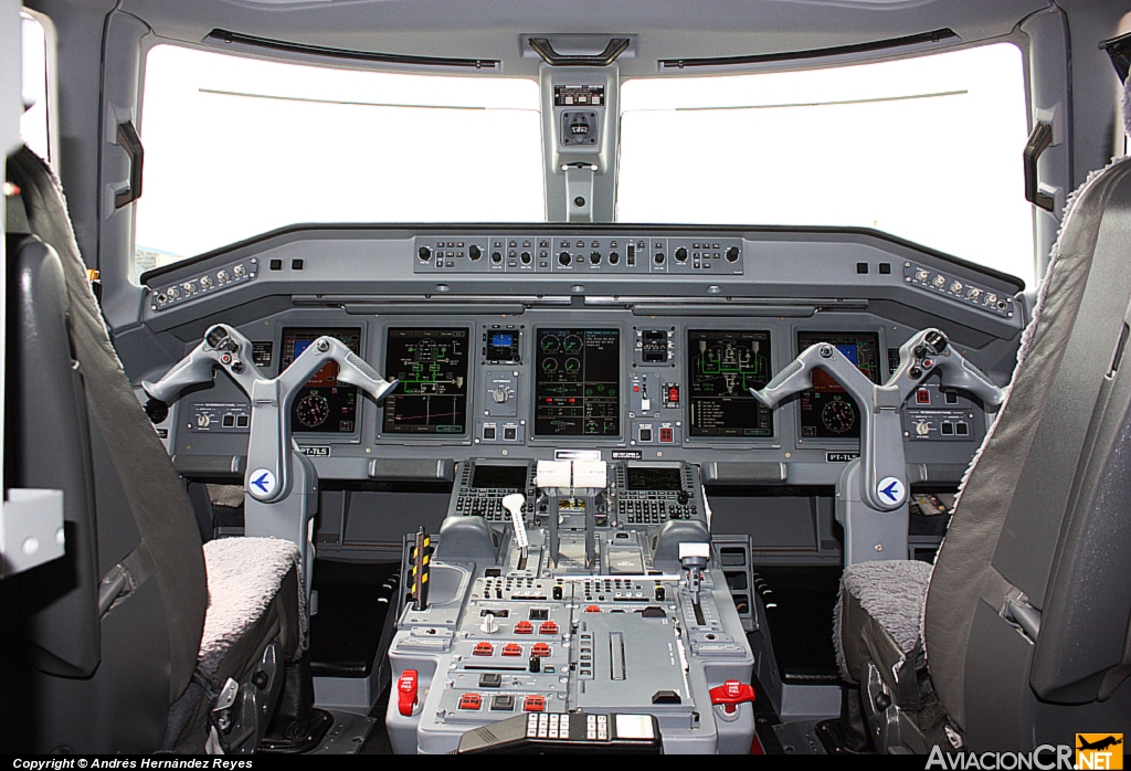 PT-TLS - Embraer Lineage 1000 - Embraer