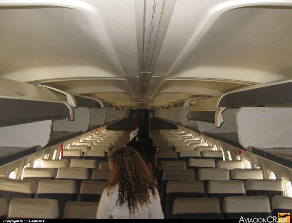HR-AVR - Boeing 737-232/Adv - Easy Sky