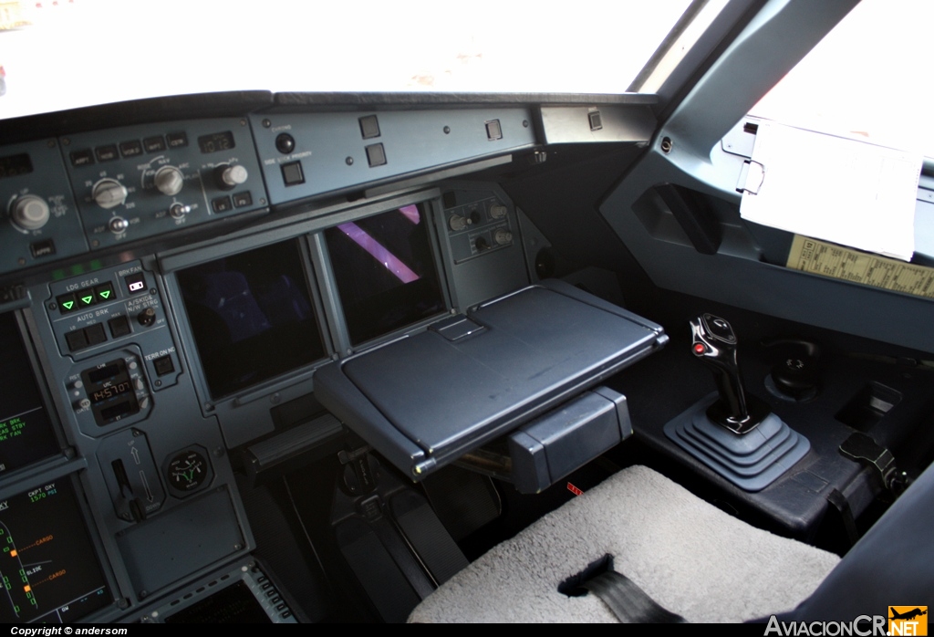 EC-KJD - Airbus A320-216 - Vueling