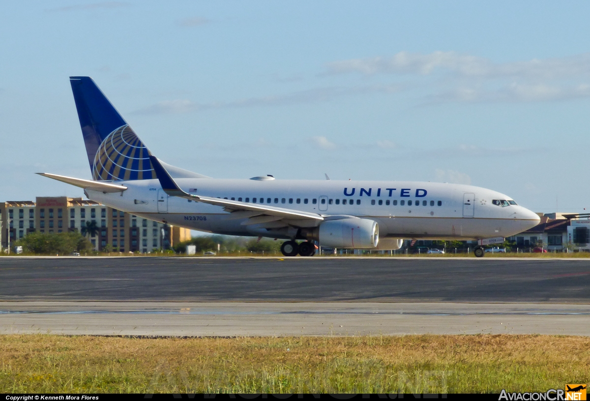 N23708 - Boeing 737-724 - United Airlines