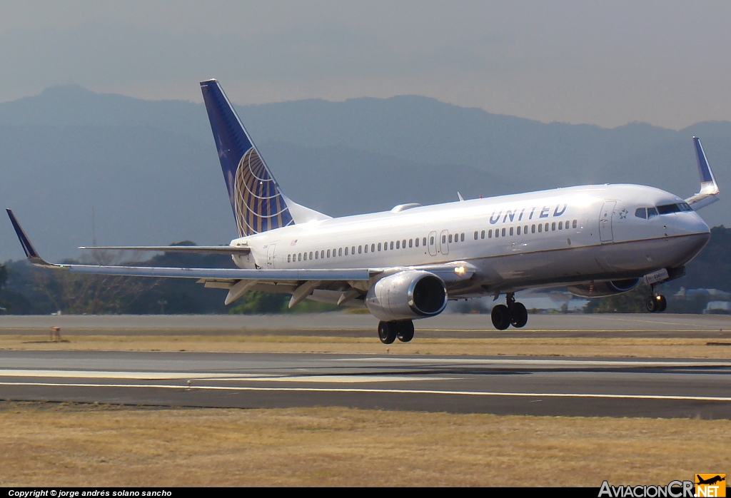 N76526 - Boeing 737-824 - United Airlines