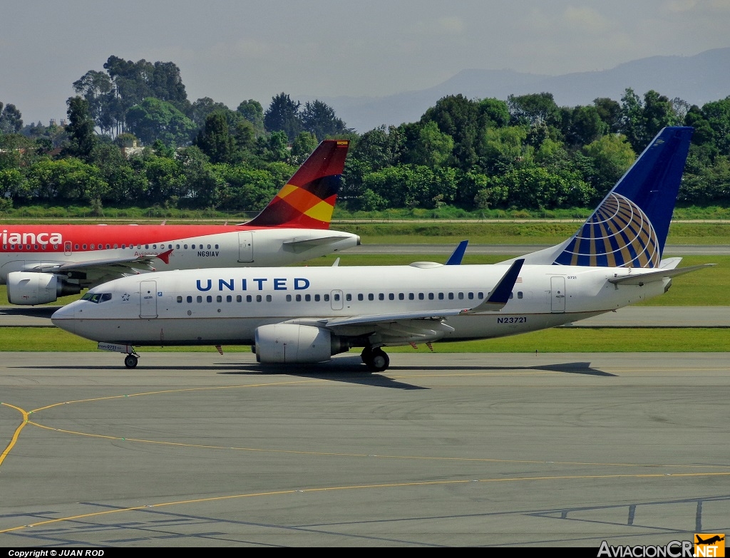 N23721 - Boeing 737-724 - United Airlines