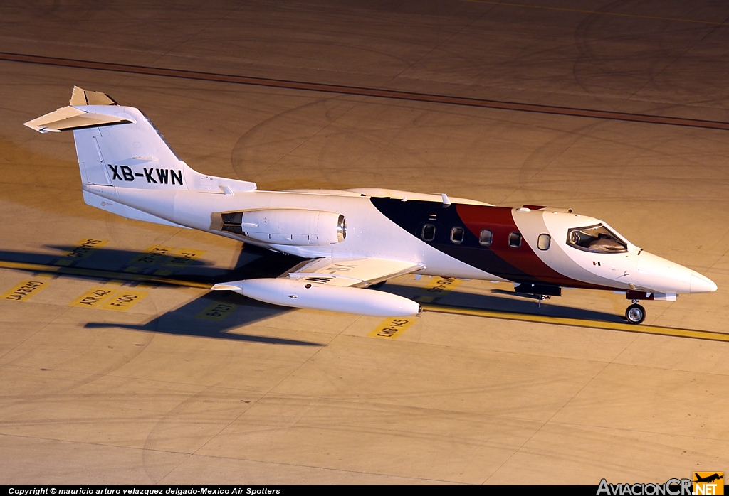 XB-KWN - Gates Learjet 25D - Privado