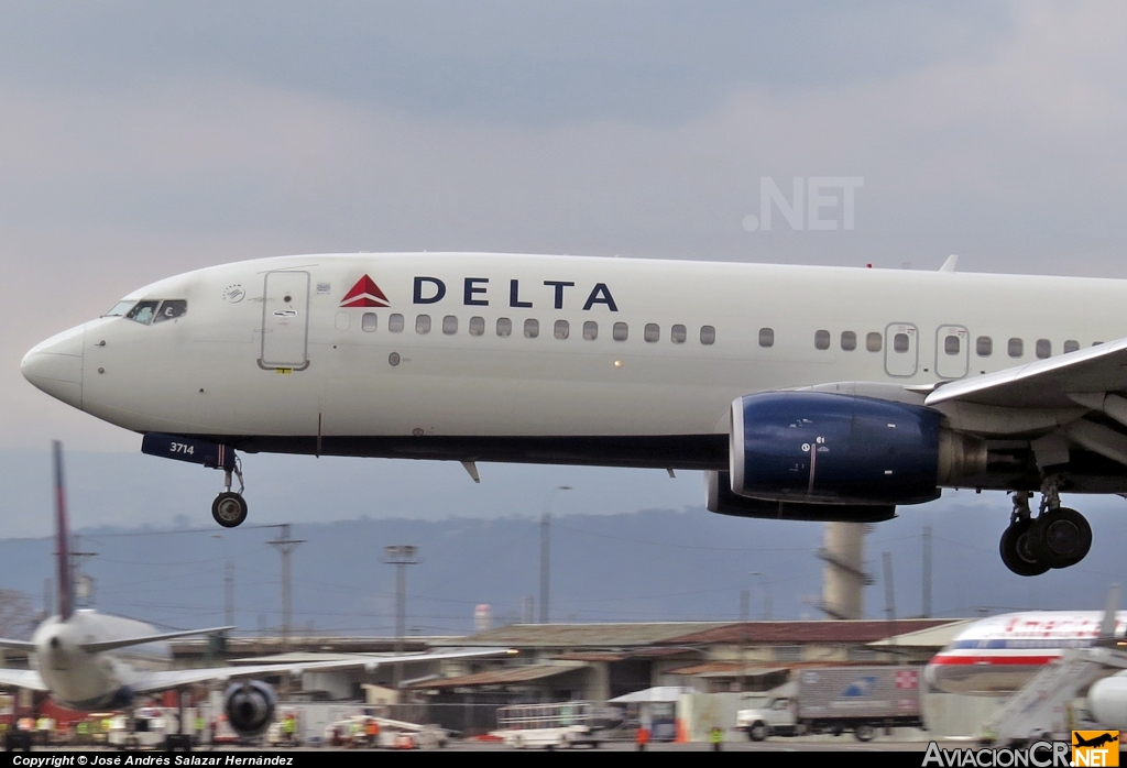 N384DA - Boeing 737-832 - Delta Airlines