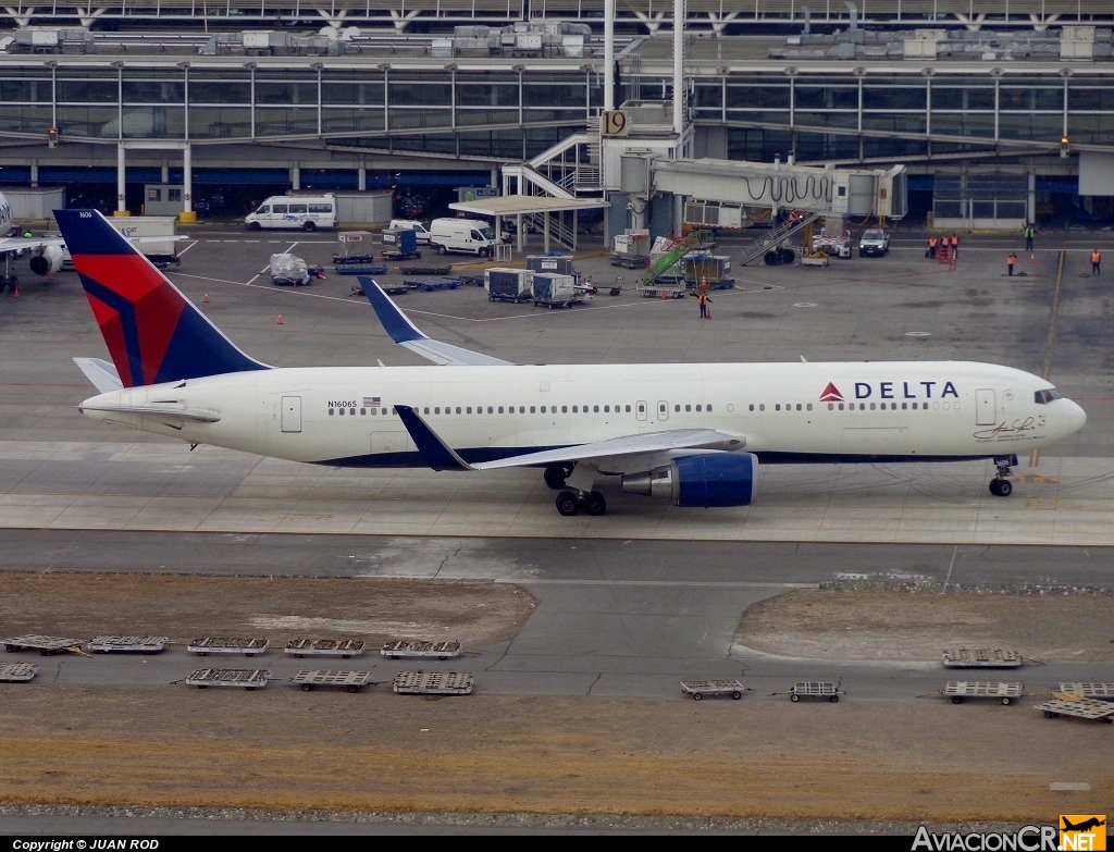 N16065 - Boeing 767-332/ER - Delta Airlines