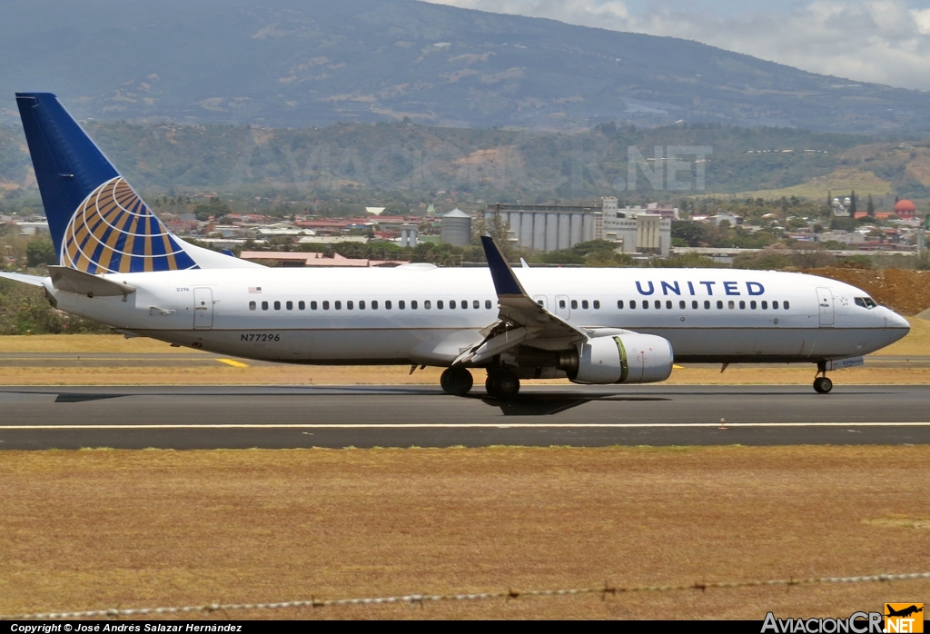 N77296 - Boeing 737-824 - United Airlines