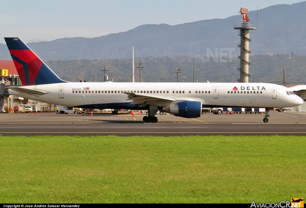 N6709 - Boeing 757-232 - Delta Airlines