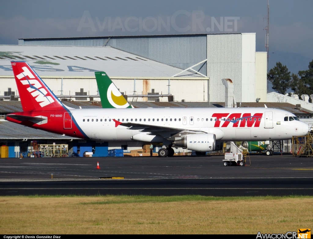 PR-MHD - Airbus A320-214 - TAM