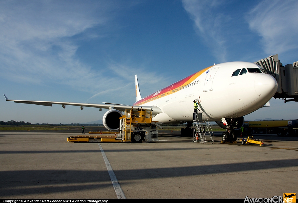 EC-LUX - Airbus A330-302 - Iberia