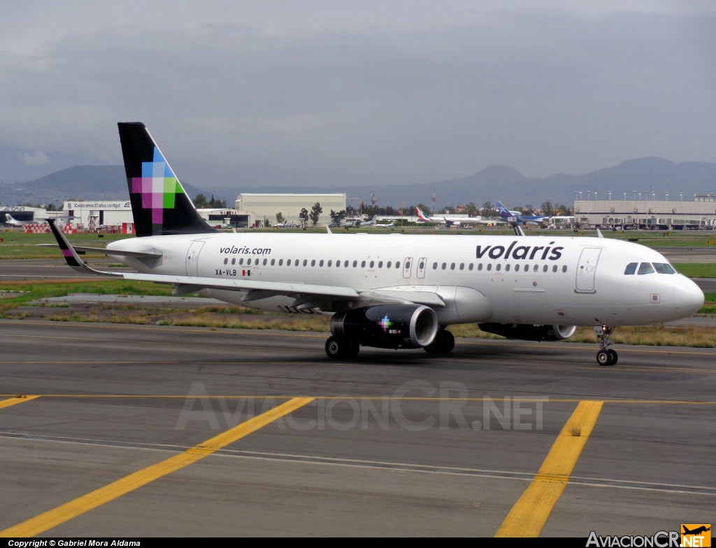 XA-VLB - Airbus A320-233 - Volaris