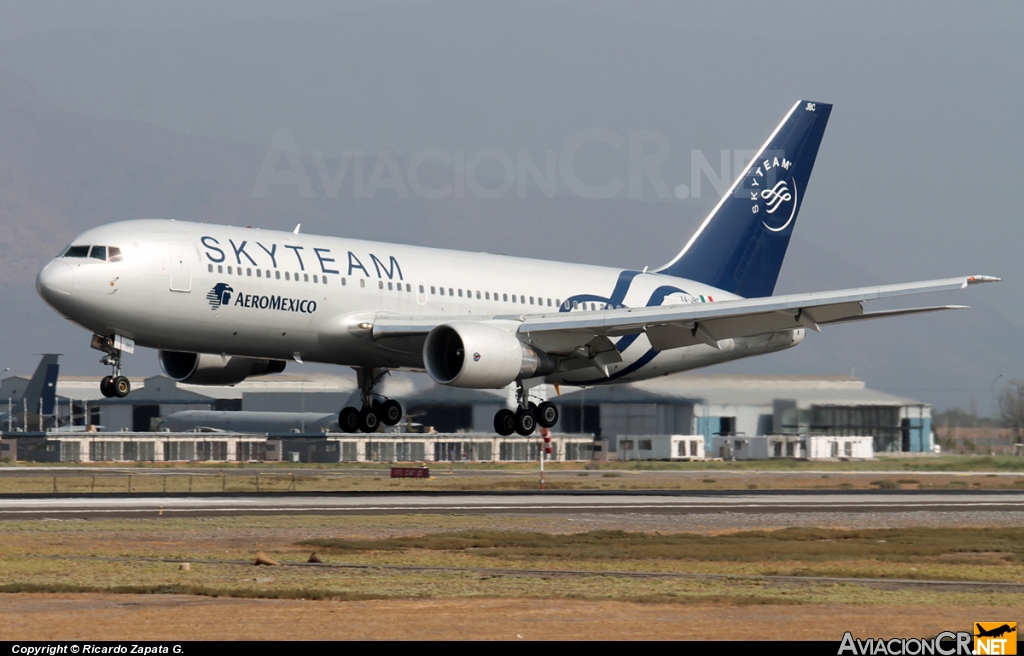 XA-JBC - Boeing 767-284 (ER) - Aeromexico