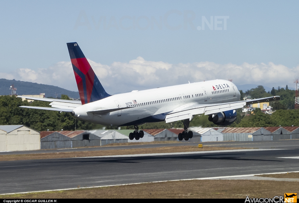 N6711M - Boeing 757-232 - Delta Airlines
