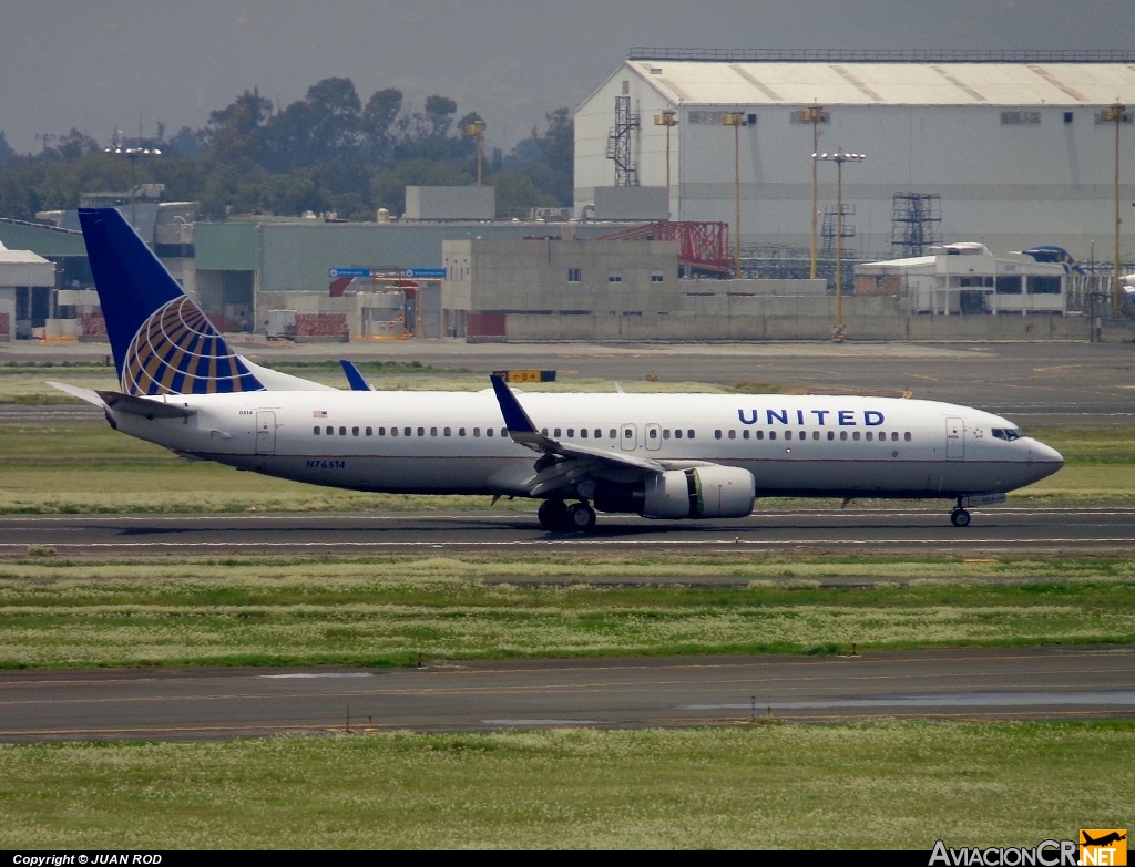 N76514 - Boeing 737-824 - United Airlines