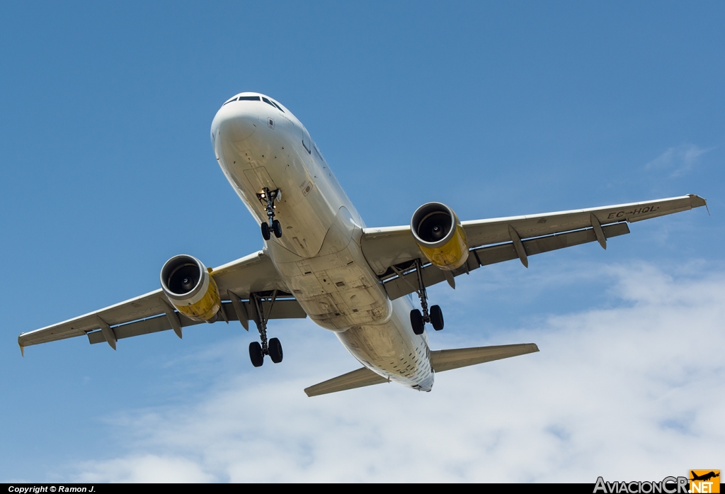 EC-HQL - Airbus A320-214 - Vueling