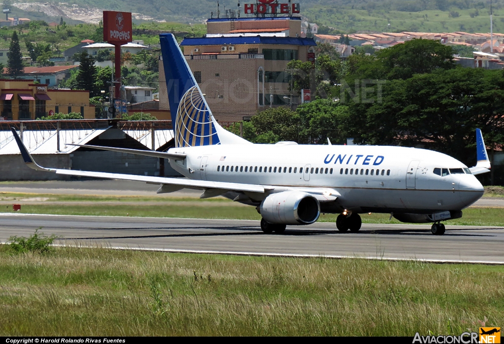 N17719 - Boeing 737-724 - United Airlines
