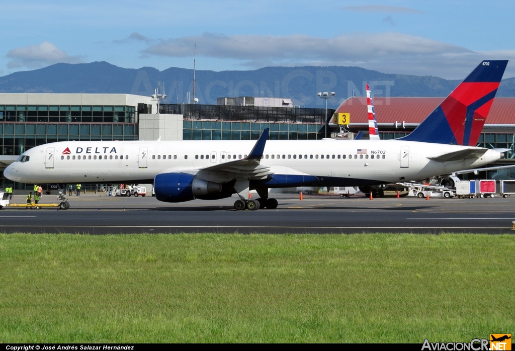 N6702 - Boeing 757-232 - Delta Airlines