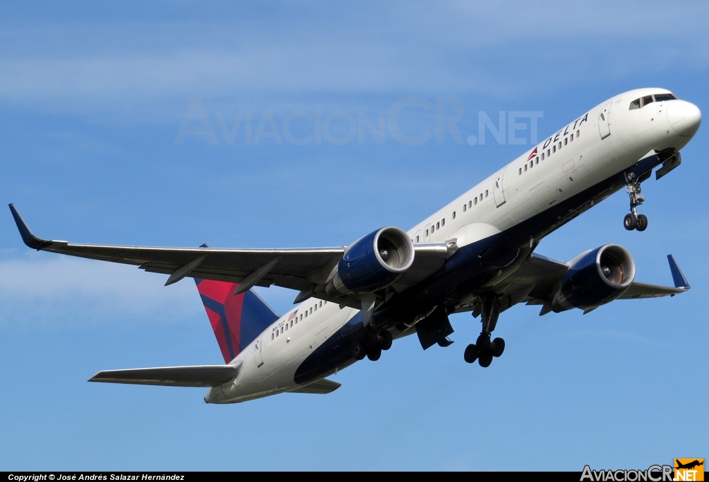N6702 - Boeing 757-232 - Delta Airlines