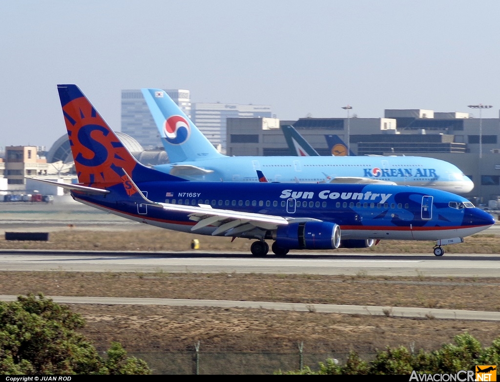 N716SY - Boeing 737-7Q8 - Sun Country Airlines