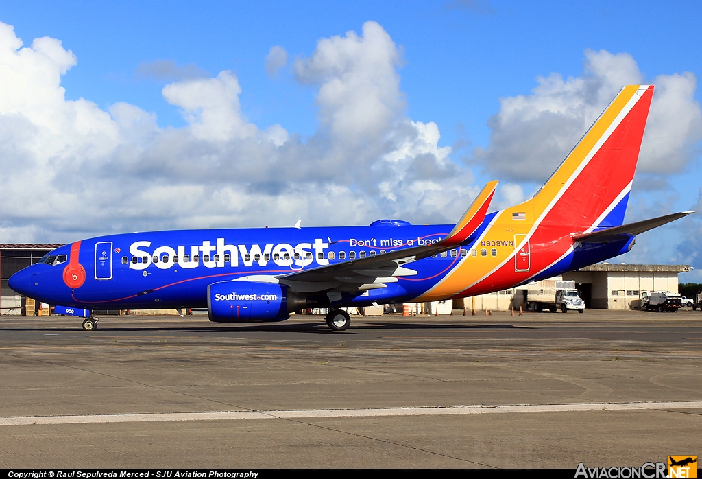 N909WN - Boeing 737-7H4 - Southwest Airlines