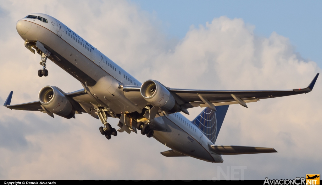 N26123 - Boeing 757-224 - United Airlines