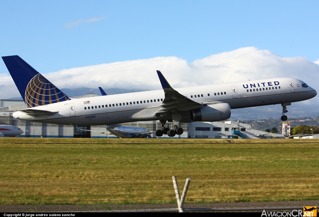 N21108 - Boeing 757-224 - United Airlines