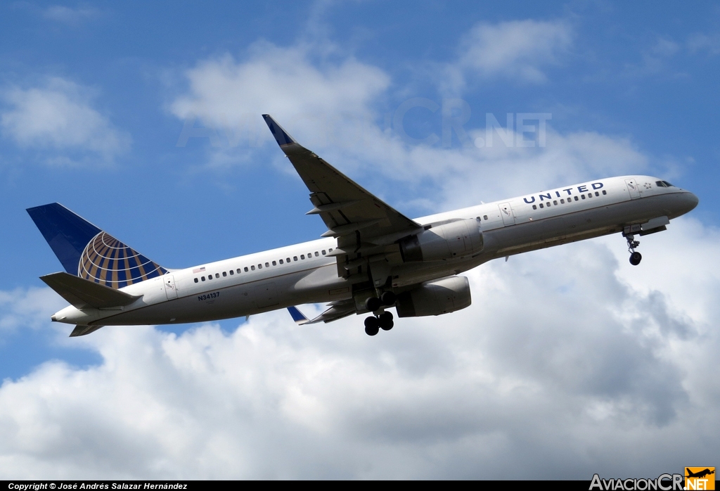 N34137 - Boeing 757-224 - United Airlines