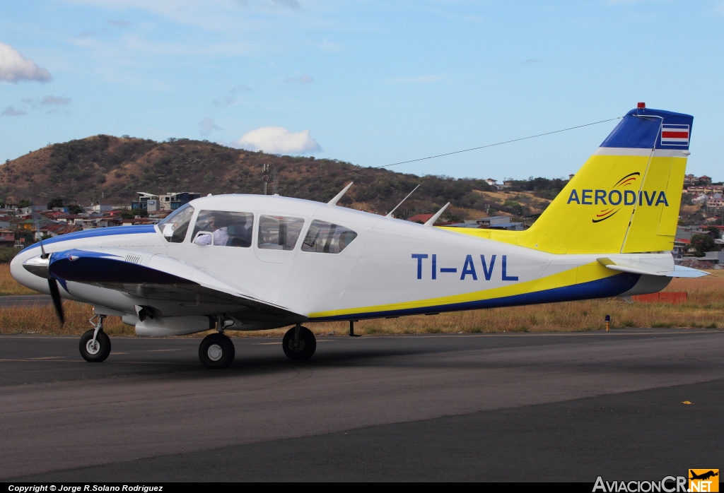 TI-AVL - Piper PA-23-250 Aztec D - Aerodiva