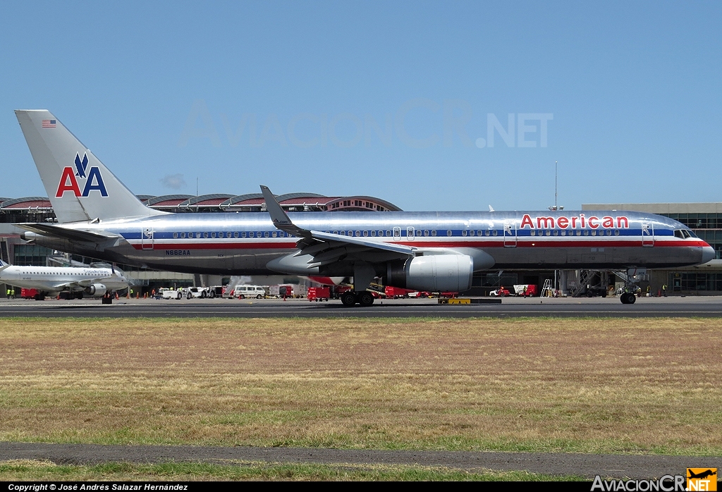 N662AA - Boeing 757-223 - American Airlines