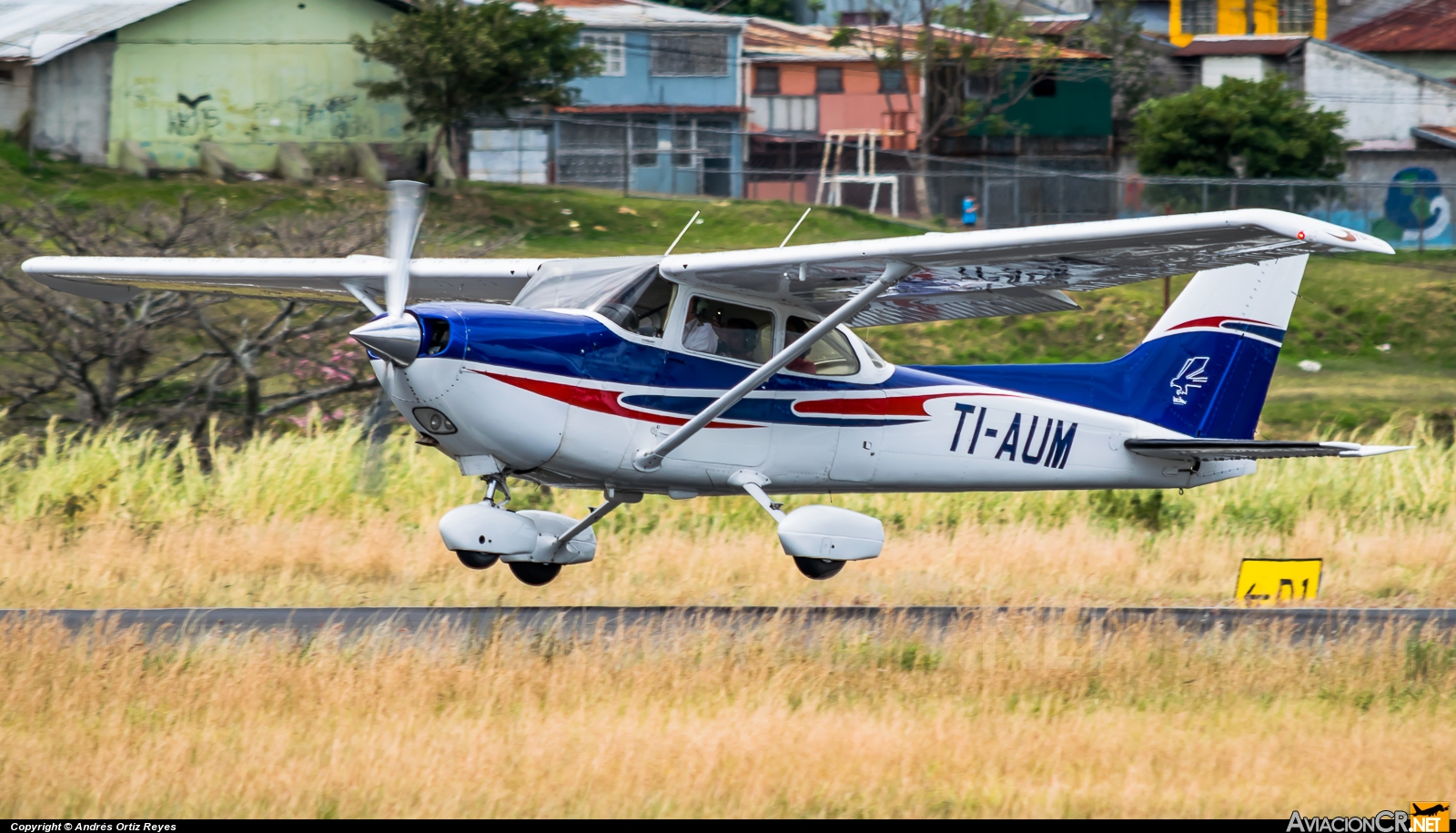 TI-AUM - Cessna 172M Skyhawk II - Privado