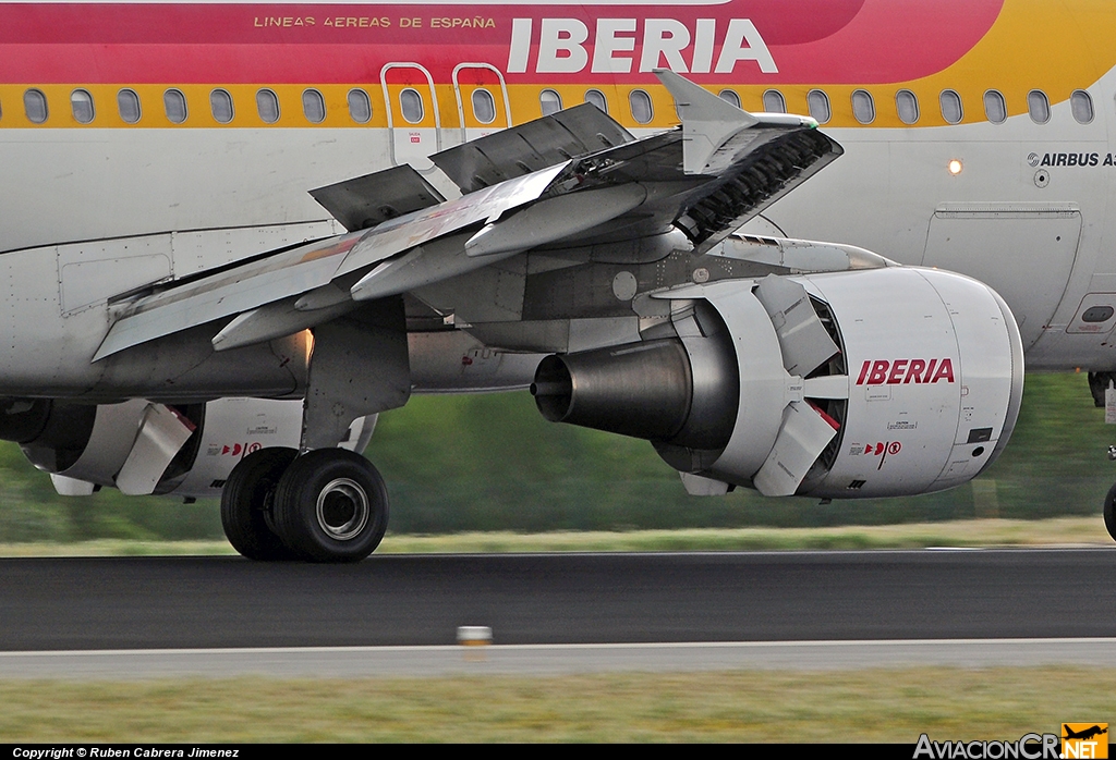 EC-HAG - Airbus A320-214 - Iberia