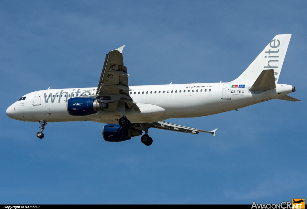 CS-TRO - Airbus A320-214 - White Airways