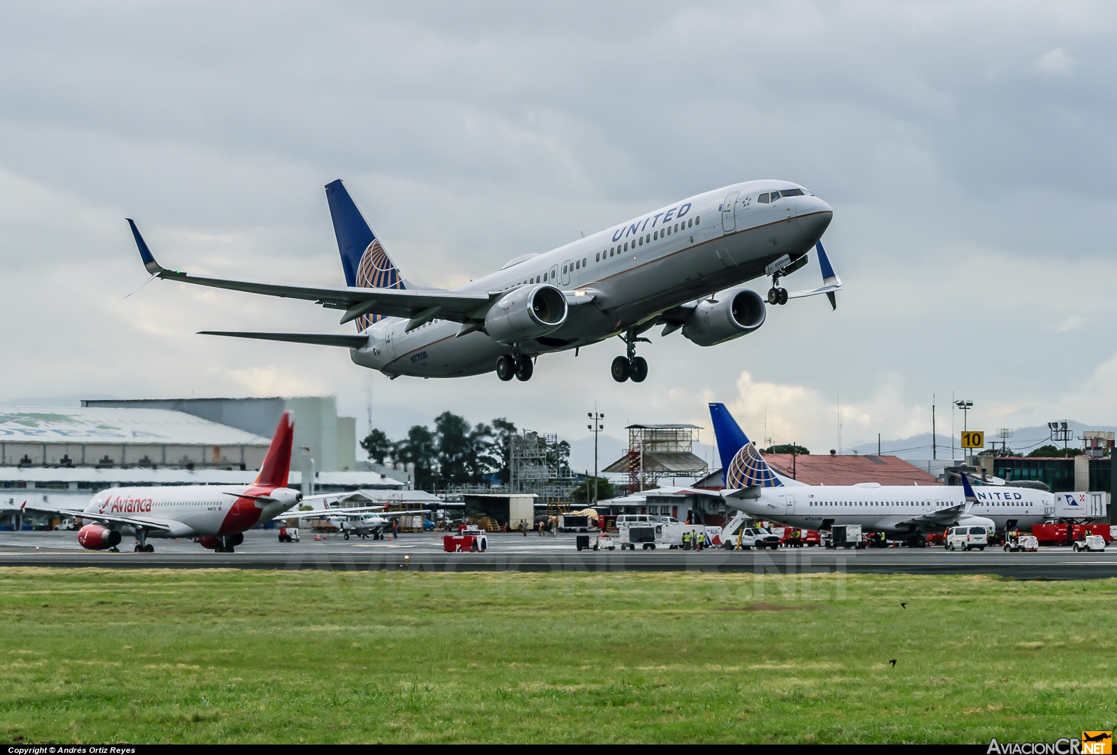 N77520 - Boeing 737-824 - United Airlines