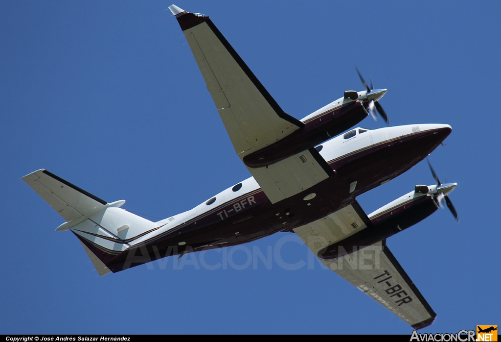TI-BFR - Beechcraft Super King Air 350 (B300) - Privado