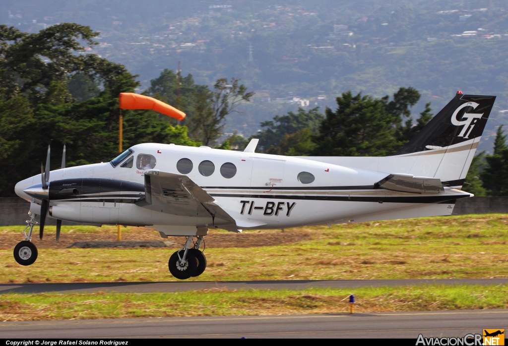 TI-BFY - Beechcraft C90A King Air - Privado