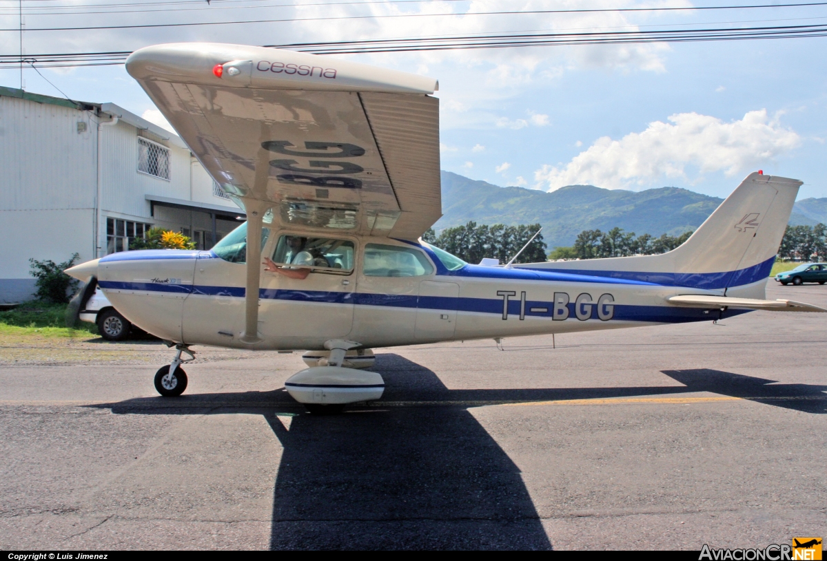 TI-BGG - Cessna R172K Hawk XP II - Privado